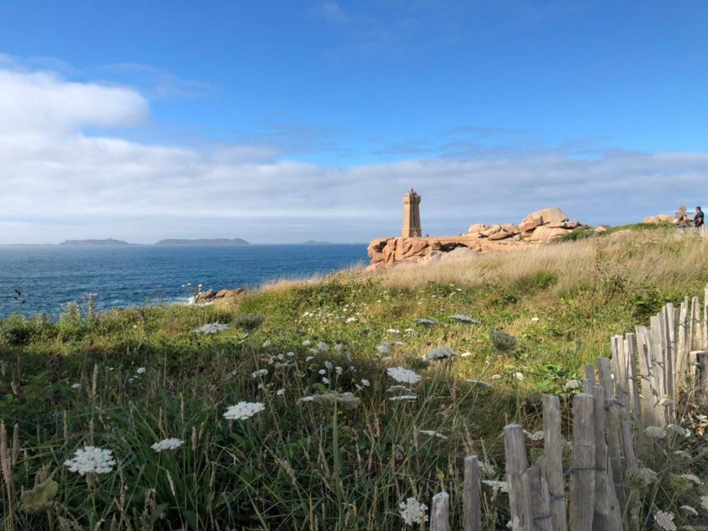 Les Ecolodges Sous Le Phare Луаннек Экстерьер фото